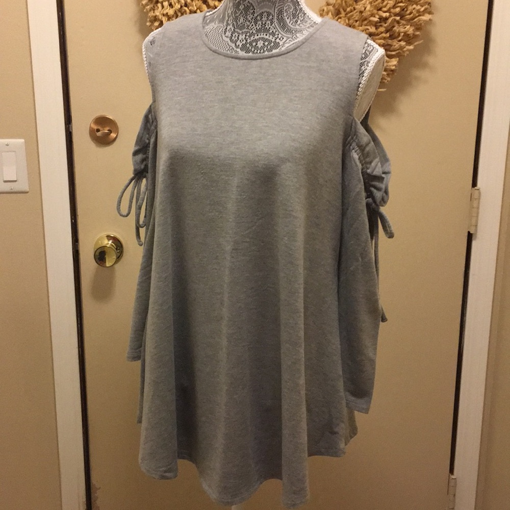 Cupio Gray Cold Shoulder Knit Tunic Size Large